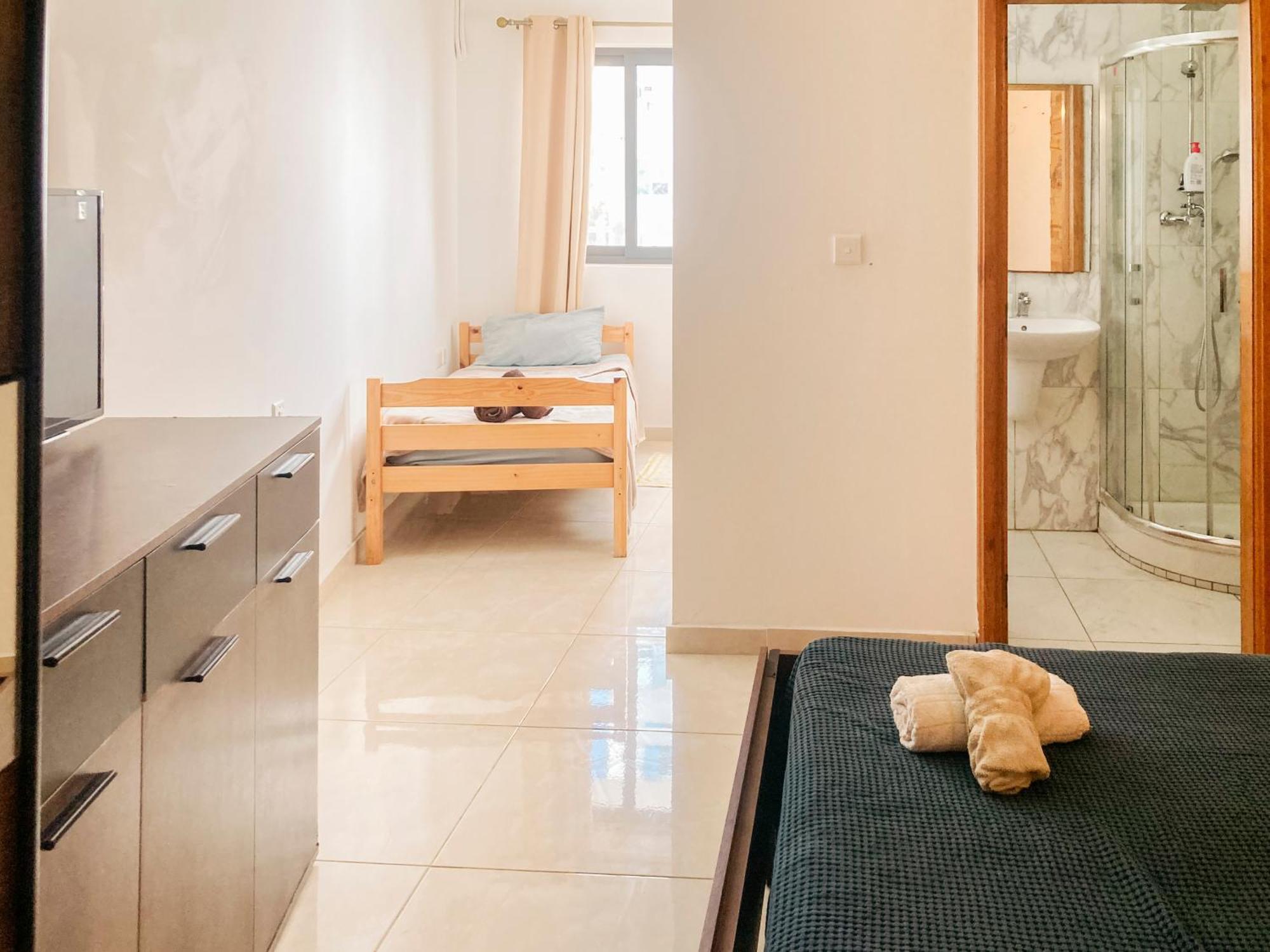 Xl Central Home - Sleeps 10 People Pieta Bagian luar foto