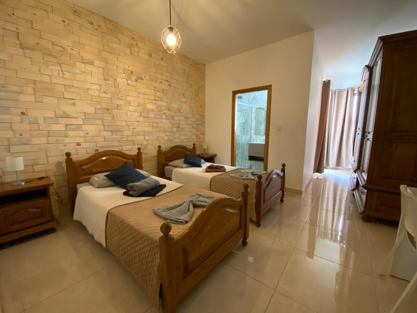 Xl Central Home - Sleeps 10 People Pieta Bagian luar foto